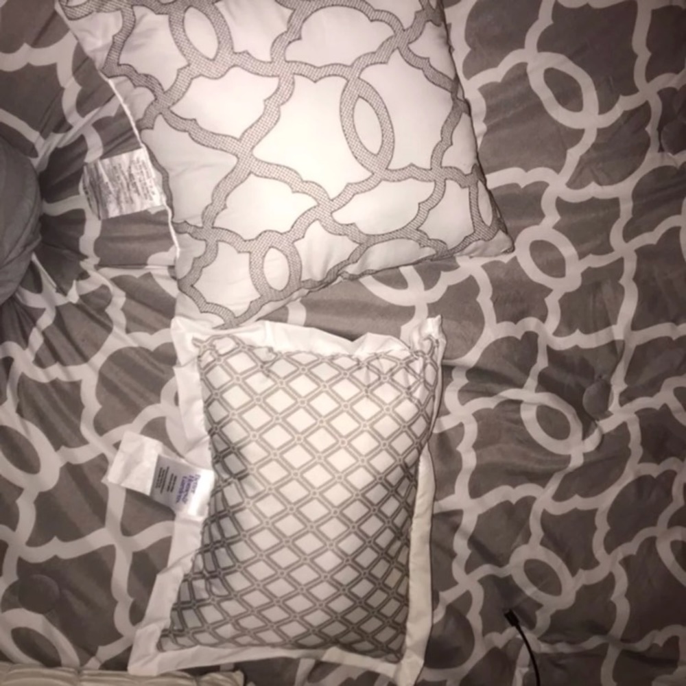 Set Of  BRAND NEW Throw Pillows